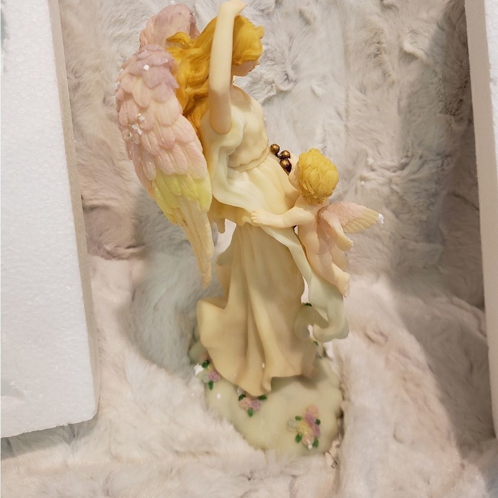 Angel   - Picture 3 of 8